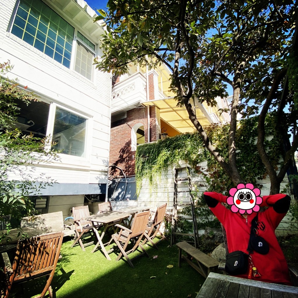 《弘大有名的羊咖啡，戶外座位，好拍、超屌》