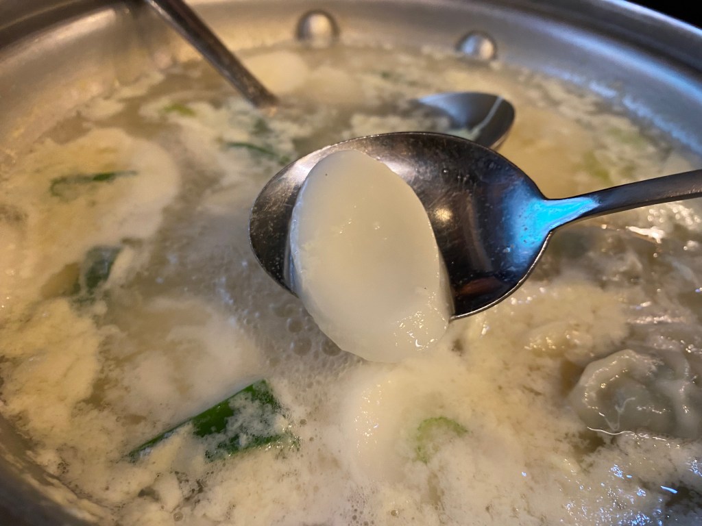 《韓國過年吃年糕湯，這家好吃，但菜單點不到！》